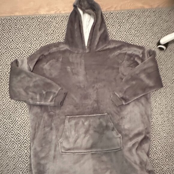 women's oversized blanket hoodie - Picture 1 of 3